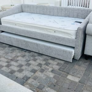 Modern used daybed for sale in Abu Dhabi