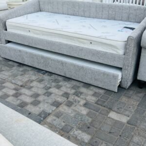 Second Hand Daybed with Pull-Out Trundle for Sale in Abu Dhabi
