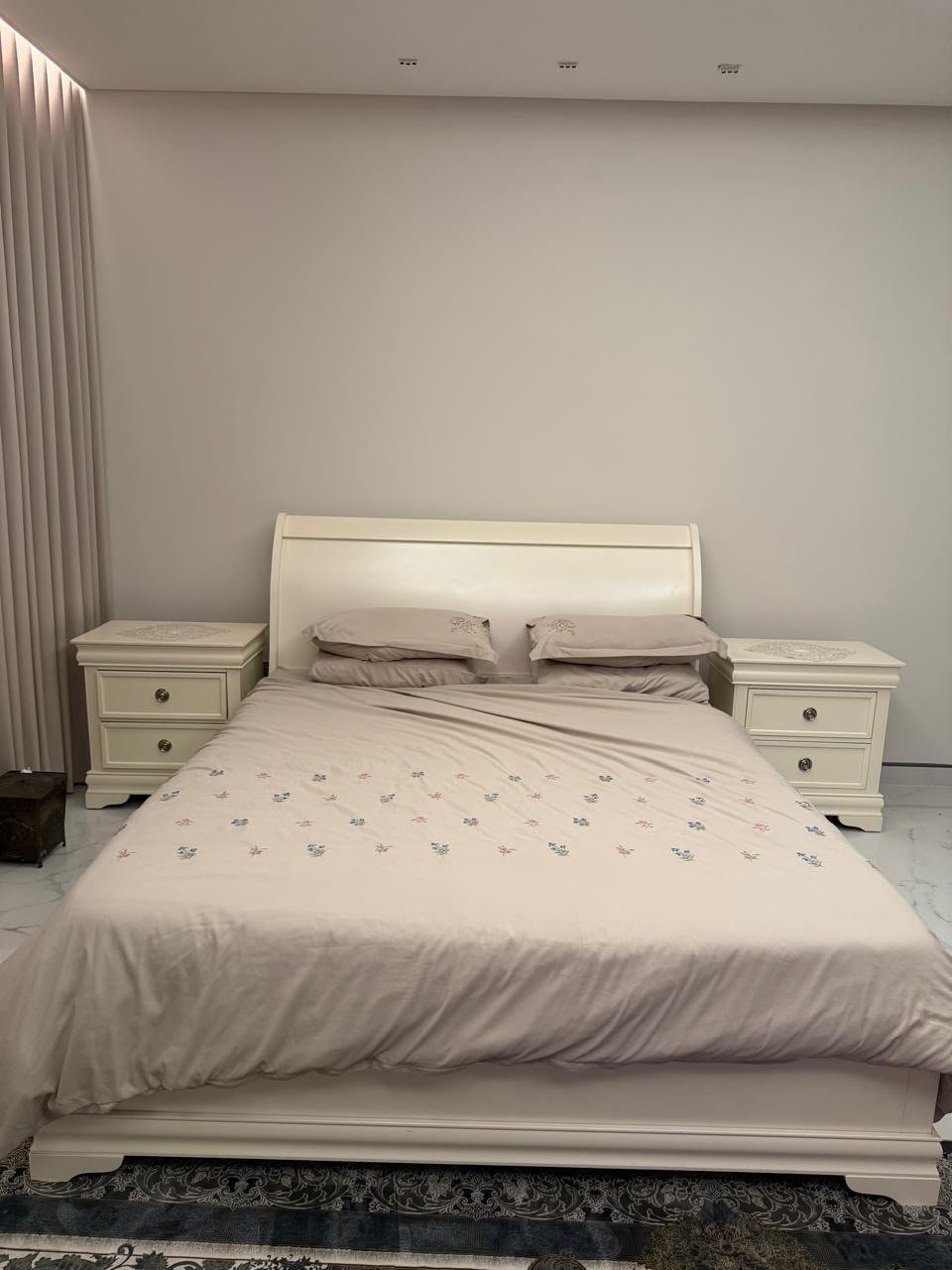 Clean cream white used bedroom set with two bedside tables for sale on FurnitureBuyersAd Abu Dhabi