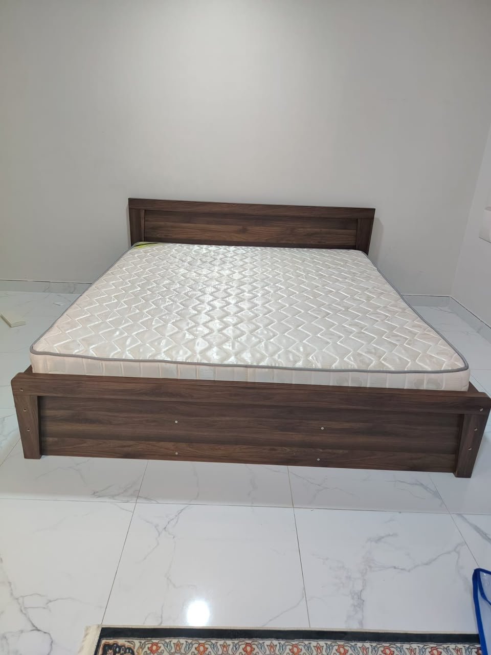 Modern dark walnut king size wooden bed frame 180x200 cm with comfortable mattress